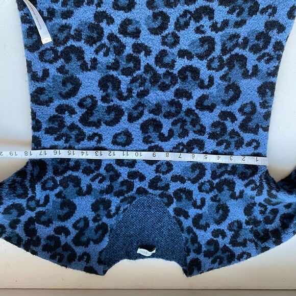 Jamison Blue Leopard Print Sweater Pullover - Picture 5 of 13